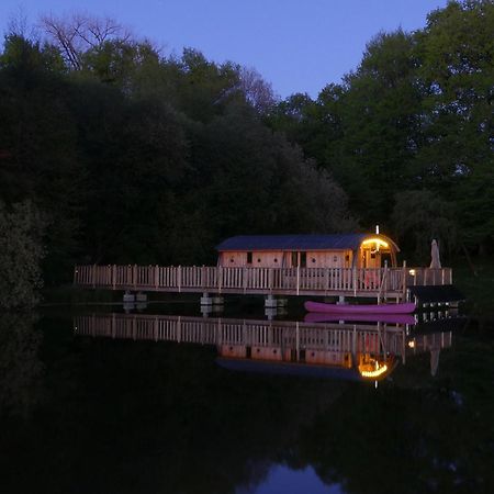 Domaine De La Clauzade Bed & Breakfast Saint-Germain-les-Vergnes Bagian luar foto