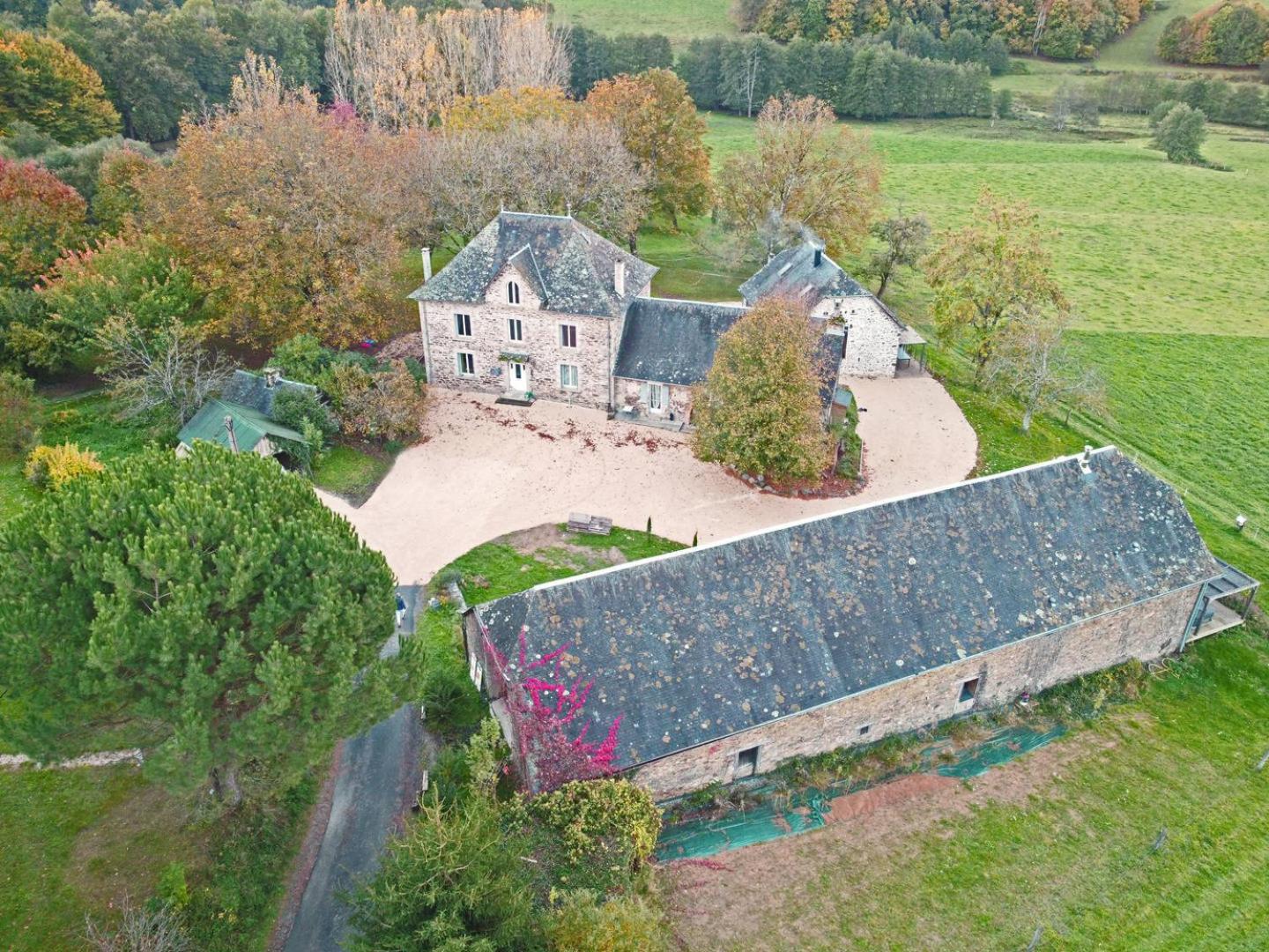Domaine De La Clauzade Bed & Breakfast Saint-Germain-les-Vergnes Bagian luar foto