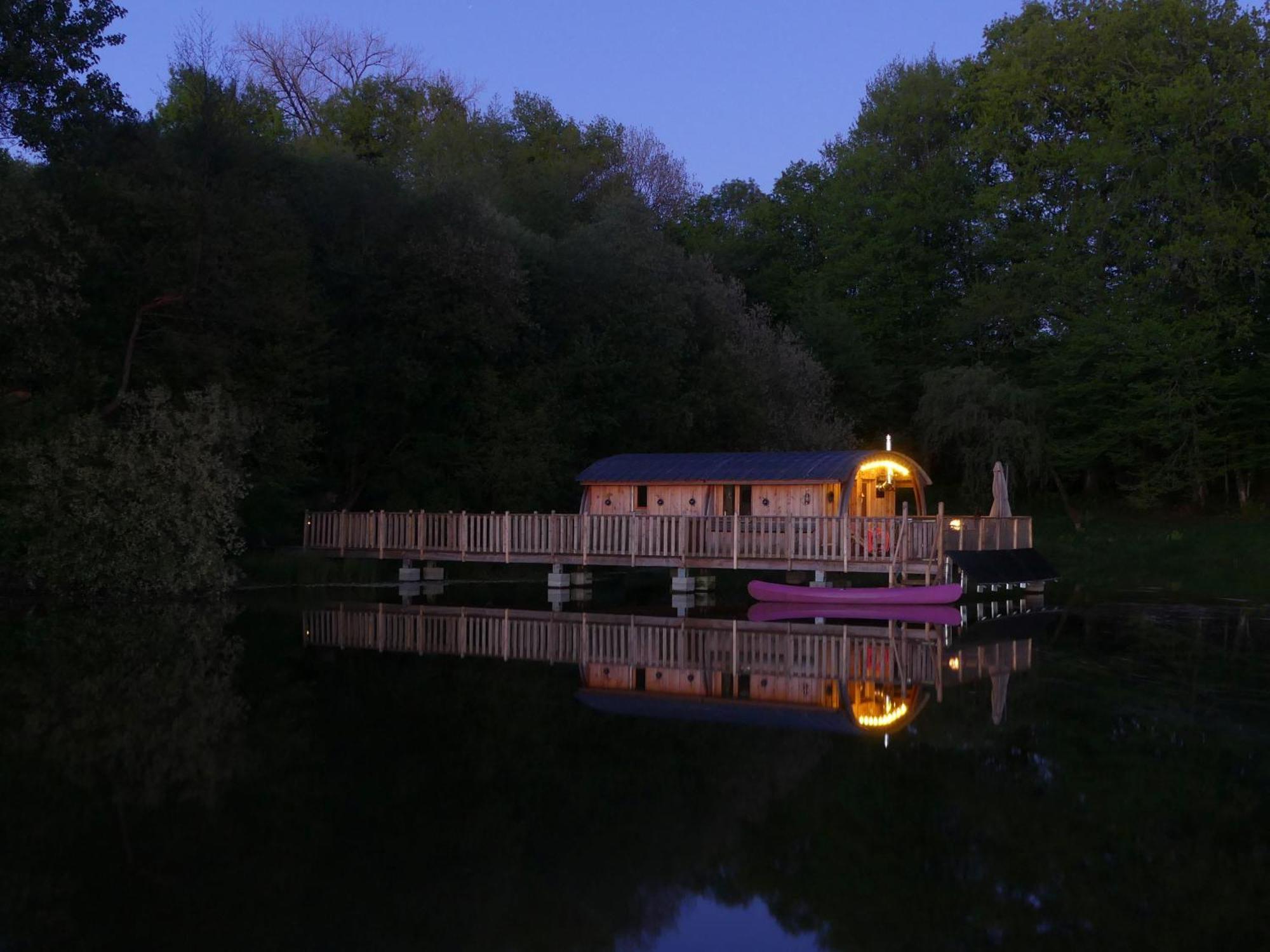 Domaine De La Clauzade Bed & Breakfast Saint-Germain-les-Vergnes Bagian luar foto