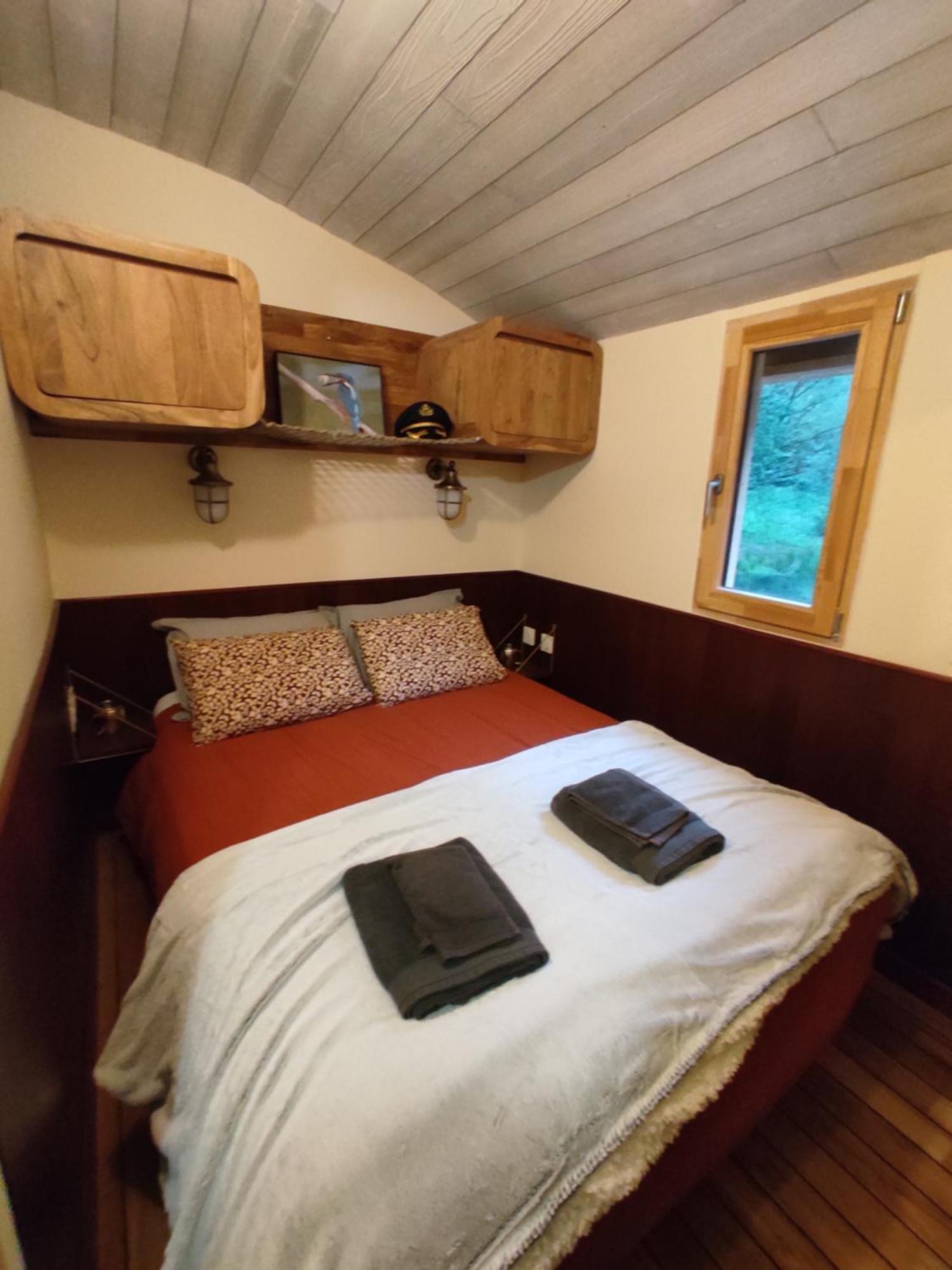 Domaine De La Clauzade Bed & Breakfast Saint-Germain-les-Vergnes Bagian luar foto