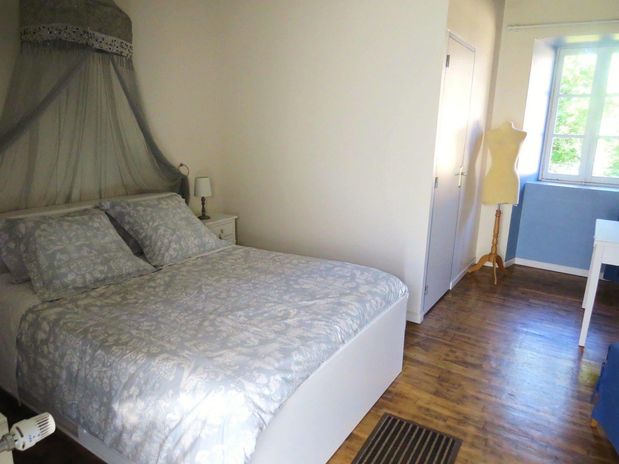 Domaine De La Clauzade Bed & Breakfast Saint-Germain-les-Vergnes Bagian luar foto