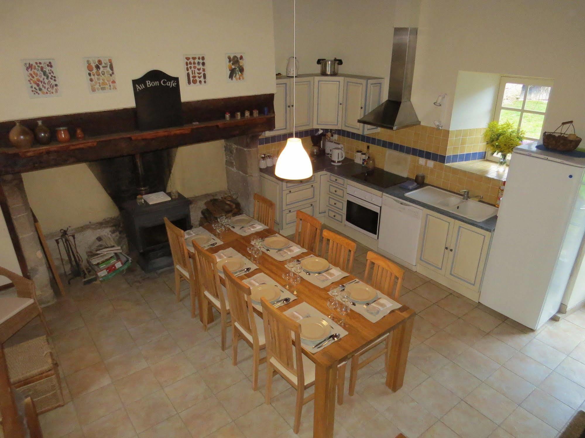 Domaine De La Clauzade Bed & Breakfast Saint-Germain-les-Vergnes Bagian luar foto