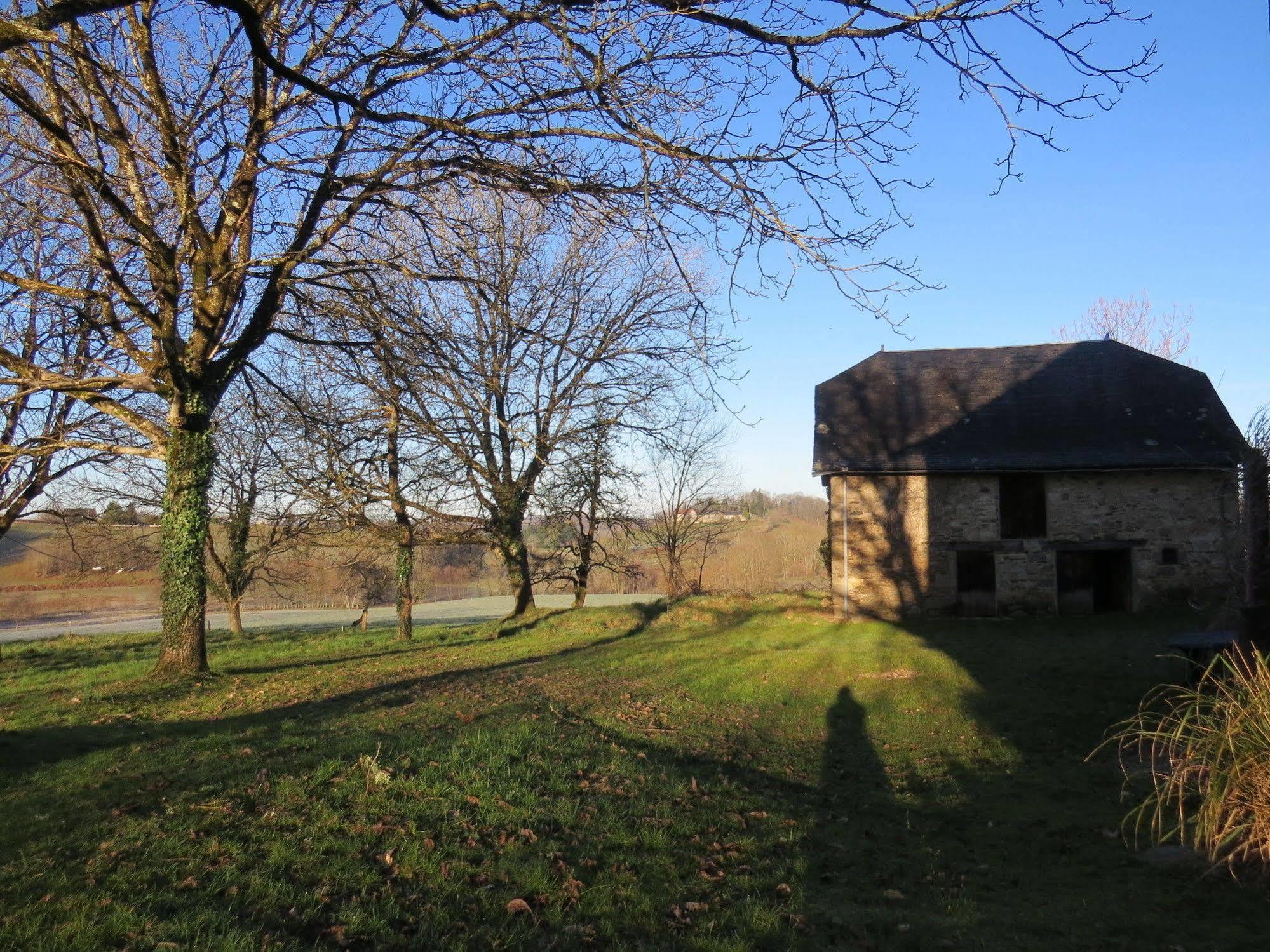 Domaine De La Clauzade Bed & Breakfast Saint-Germain-les-Vergnes Bagian luar foto