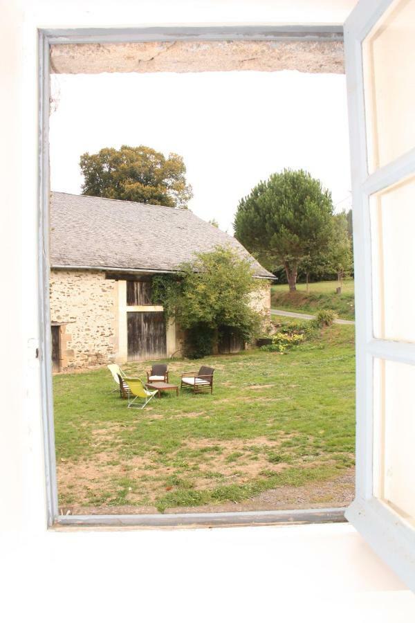Domaine De La Clauzade Bed & Breakfast Saint-Germain-les-Vergnes Bagian luar foto